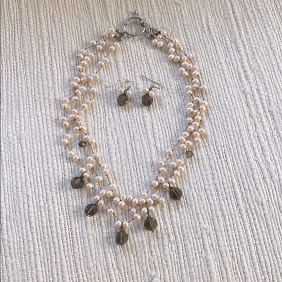 Pink pearl and smoky crystal necklace, bracelets and earrings. - Picture 3 of 11